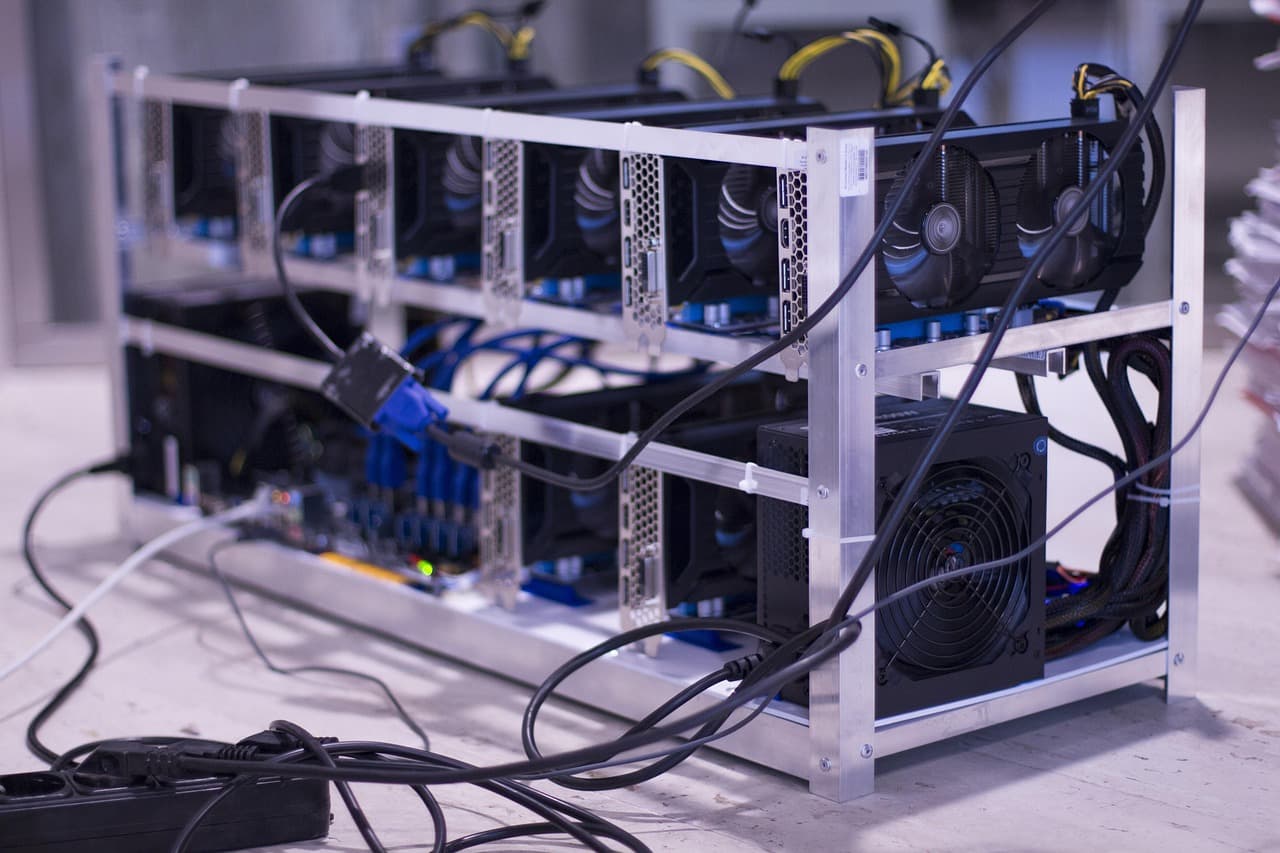 Bitcoin Rally Upends Miner Strategy: Direct Exposure Beats AI Pivot