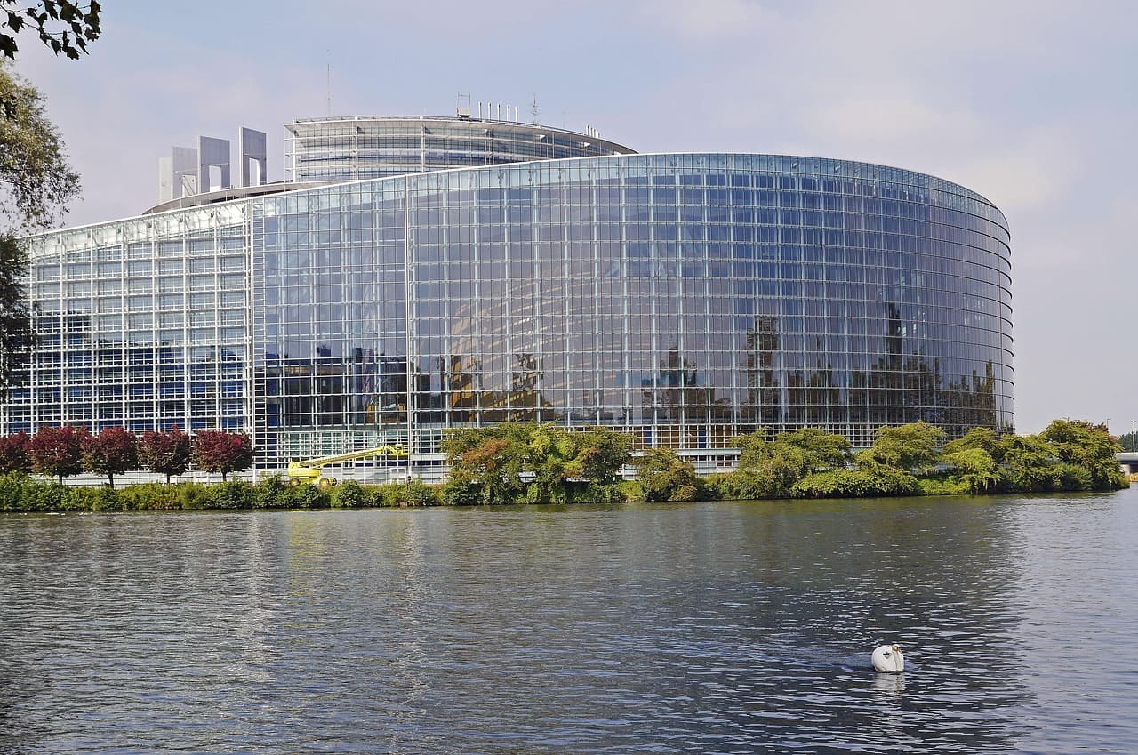 EU Moves to Restrict Social Media and Chatbots for Children Under 15