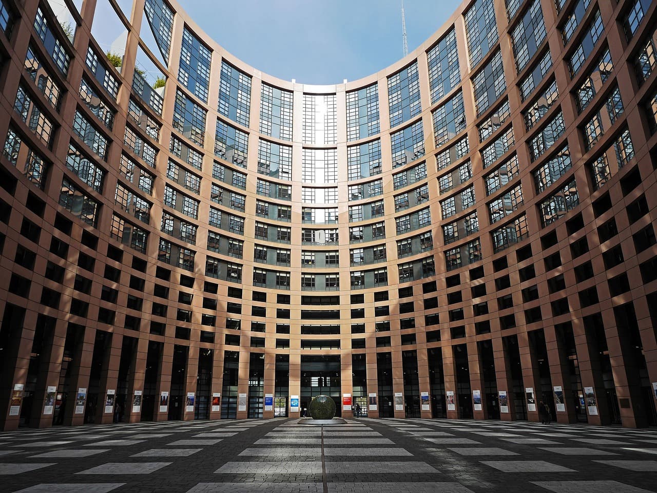 EU Moves to Restrict Under-15s’ Access to Social Media and Chatbots