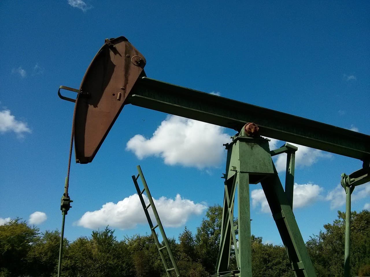 Higher Oil Prices Intensify Pressure on Government Bonds