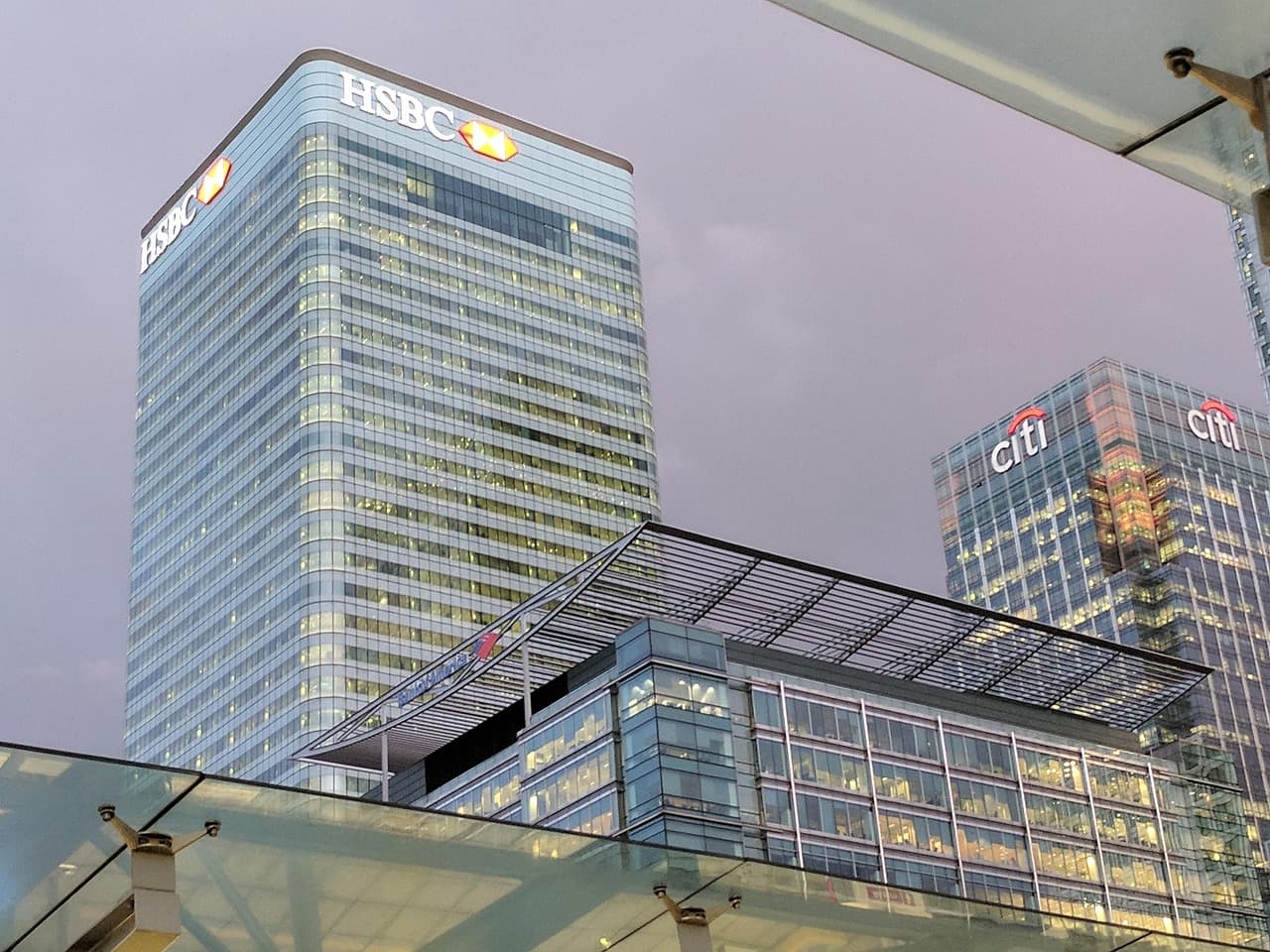 HSBC Shifts HK$11bn of Loans Off Hang Seng’s Balance Sheet
