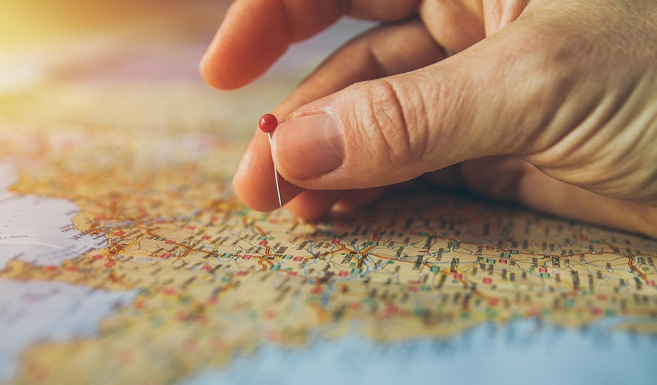 Location Selectors Reveal the Economics of Digital Pricing Strategy